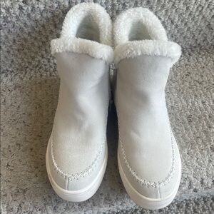 Serra Ladies Sneaker Ankle Boots / Booties White Fur Lining Gray Size 7 ALDI